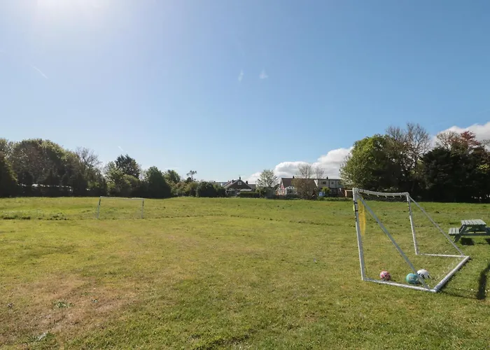 Beaconsfield * Scarborough