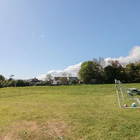 Beaconsfield בית נופש